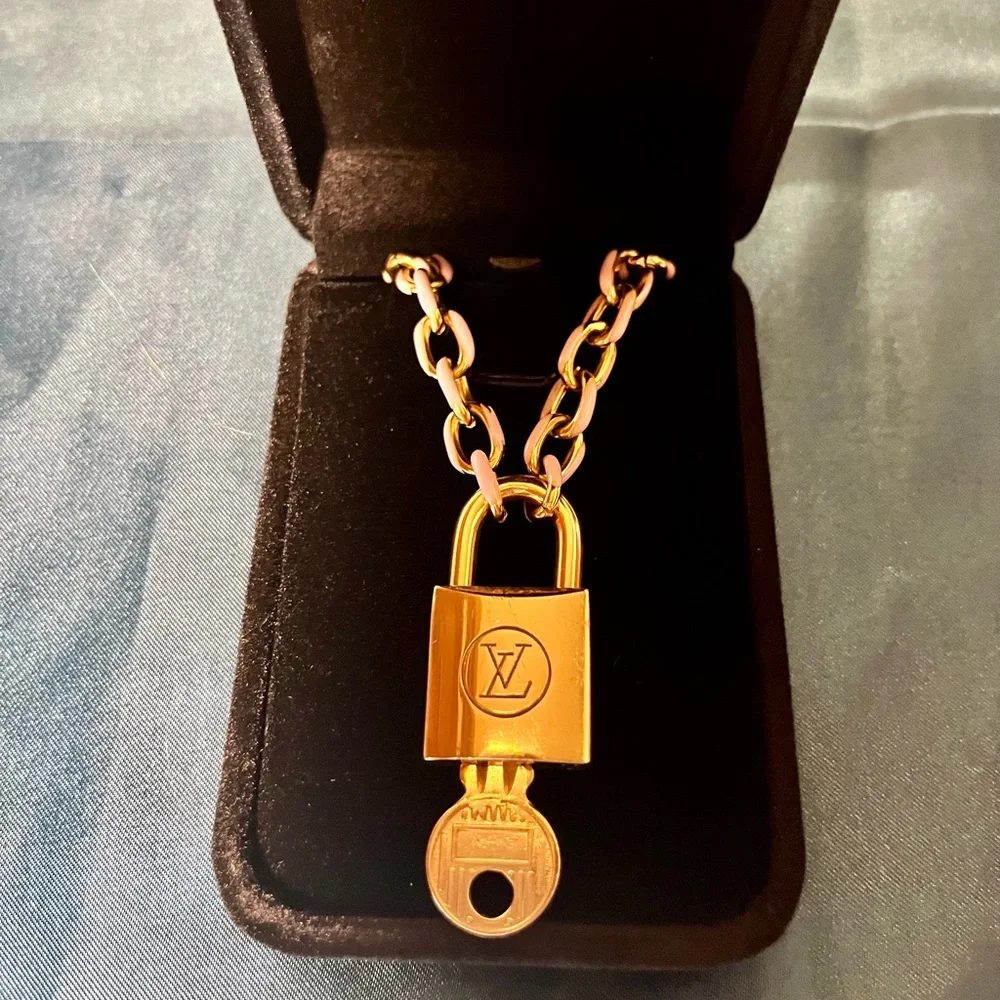 Louis Vuitton Gold Padlock Pendant Chain Necklace - Picture 10 of 10